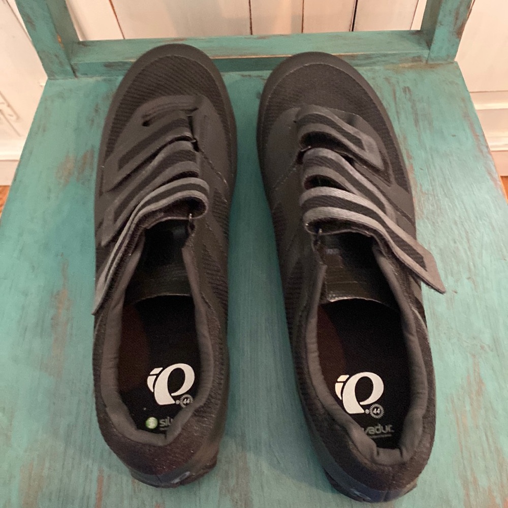 Pearl Izumi Men’s Size 44 Quest Studio Indoor Cycling Shoes with Clips